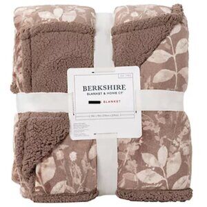 Berkshire Floral Vine Plush & Sherpa Blanket - King